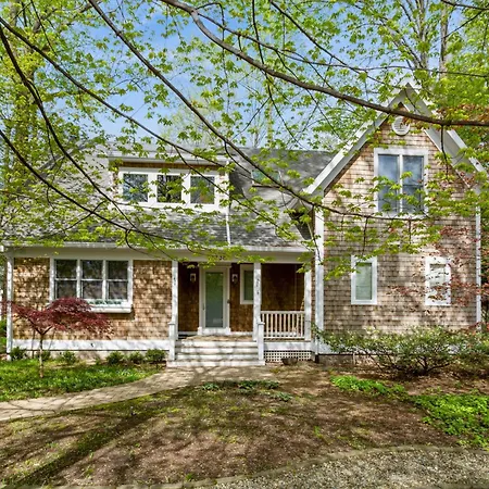 Cedar Gables & Carriage House Vila